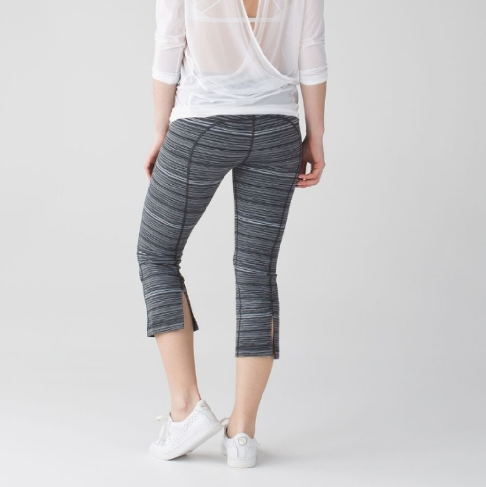 Lululemon Gather & Crow Crop II Cyber Blac…